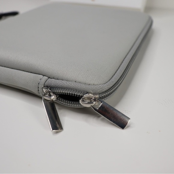 Host Pick!!!!  Apple IPad Essentials Kit “ONLY” Bundle Kit Check Description - Picture 5 of 11